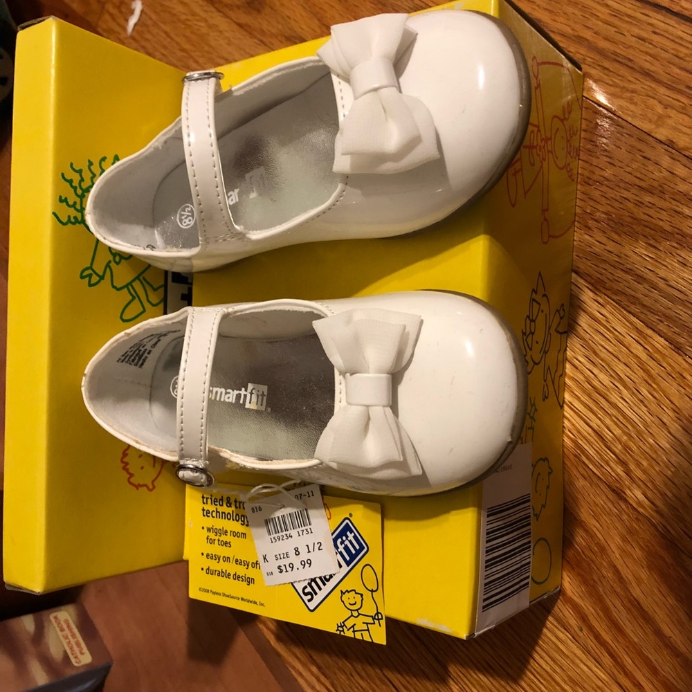 White dress shoes for girl